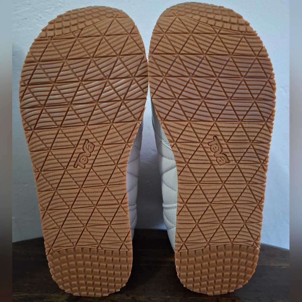 Teva Reember Quilted Gray Women's Ankle Winter Boots Size 9. - Picture 7 of 8